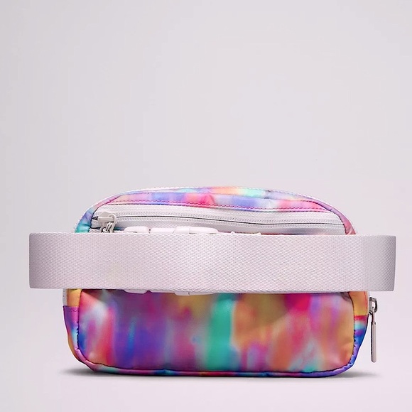 💖 NWT Lululemon RARE Everywhere Belt Bag Prism Wash Vapor 1L - Picture 3 of 8